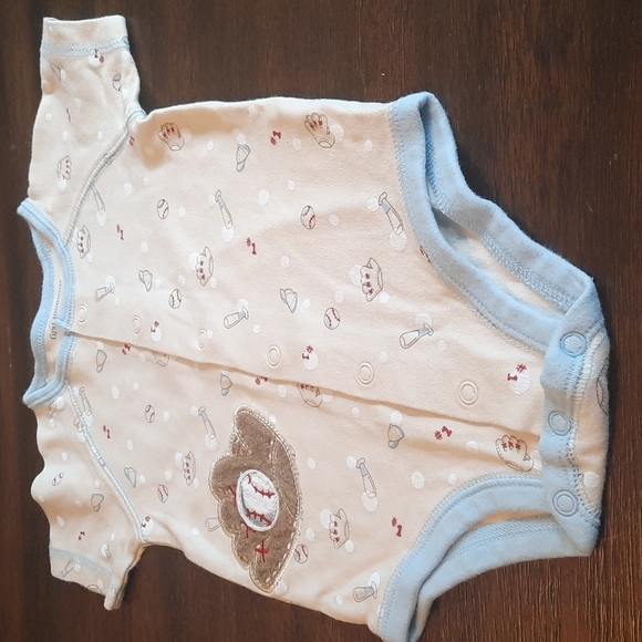 Baseball onesie 6-9 months - Picture 2 of 3